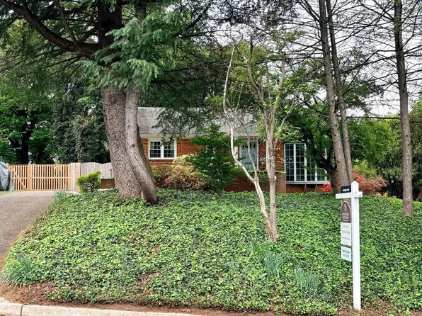 7247 Deborah Dr, Falls Church, VA 22046