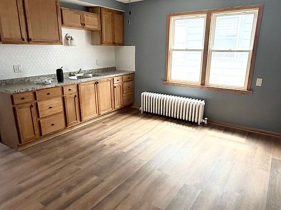 2nd image of 1821 S Pearl St #1