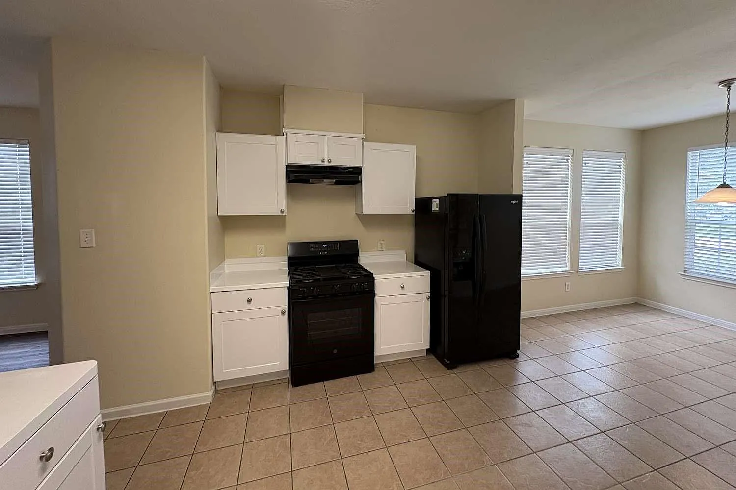 4 bed, 2.5 bath, 2545 sqft, $1,795 — Photo 3