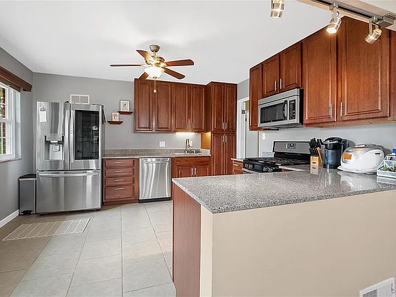 2nd image of 7608 Ravenhill Dr
