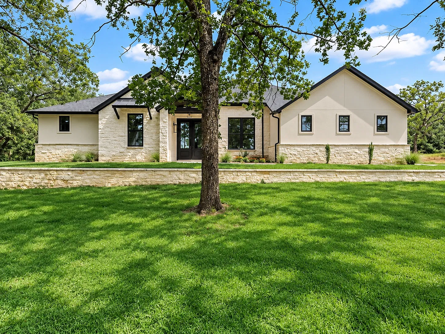 4 bed, 2800 sqft, $3,995 — Photo 2