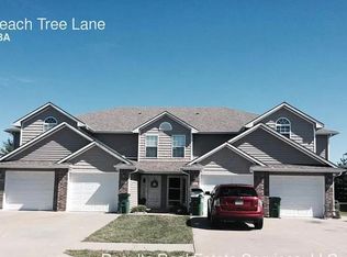 916 SW Peach Tree Ln, Lees Summit, MO 64064