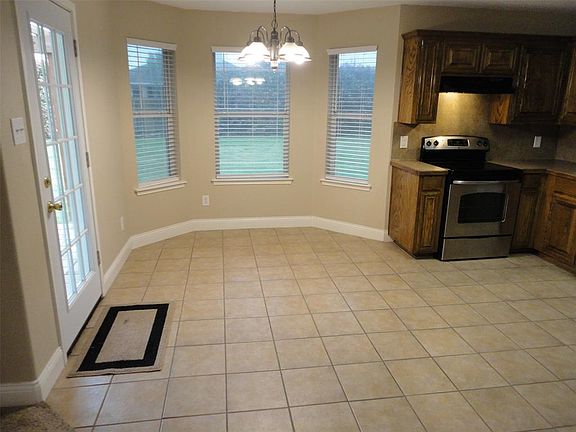 3rd image of 316 Hacienda Dr