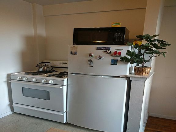 3rd image of 26-10 Crescent St #5