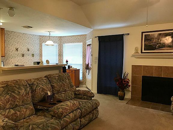 4th image of 18139 Flint Hill Dr