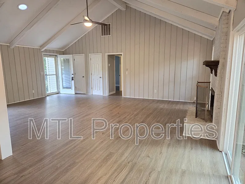 4 bed, 2.0 bath, 1557 sqft, $2,150 — Photo 4