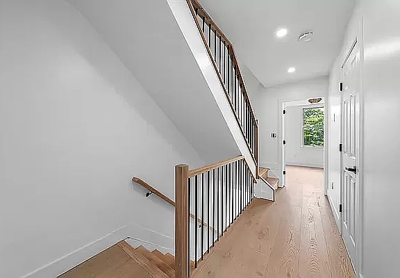 4th image of 227 Hart St Floor 1