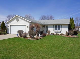 214 High View Ln, Oconomowoc, WI 53066