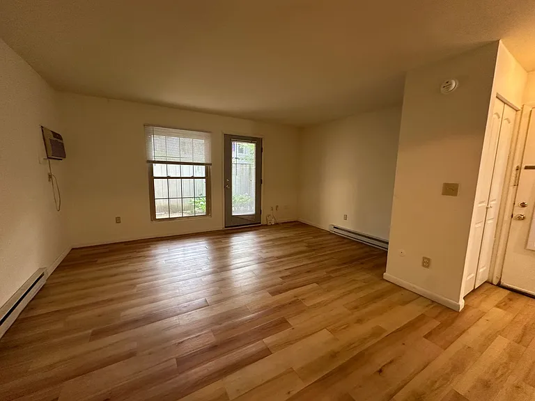 University Park Apartments near Cornell University — Photo 424