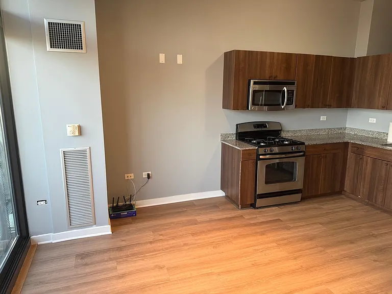 235 W Van Buren St #1806 — Photo 22