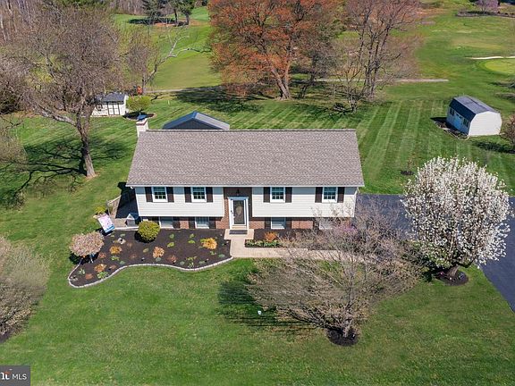 3rd image of 1179 Hilltop Ln
