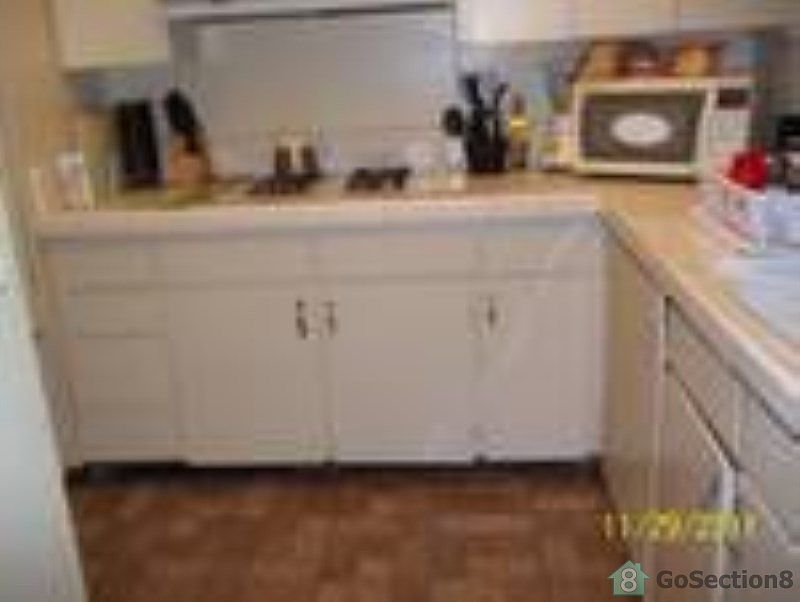 2nd image of 560 W 25th St APT 1