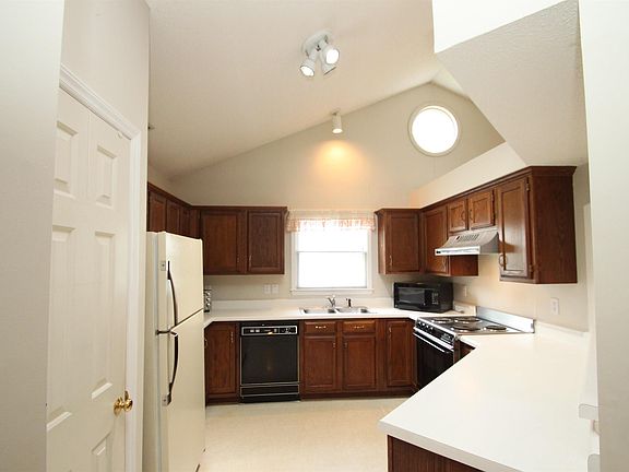 4th image of 104 Majnun Ln
