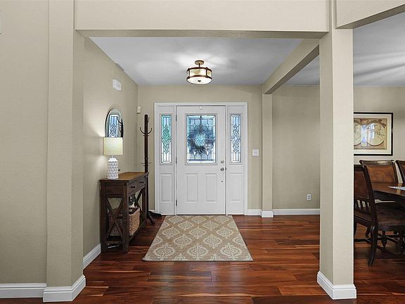 4th image of 6 Fox Mill Dr