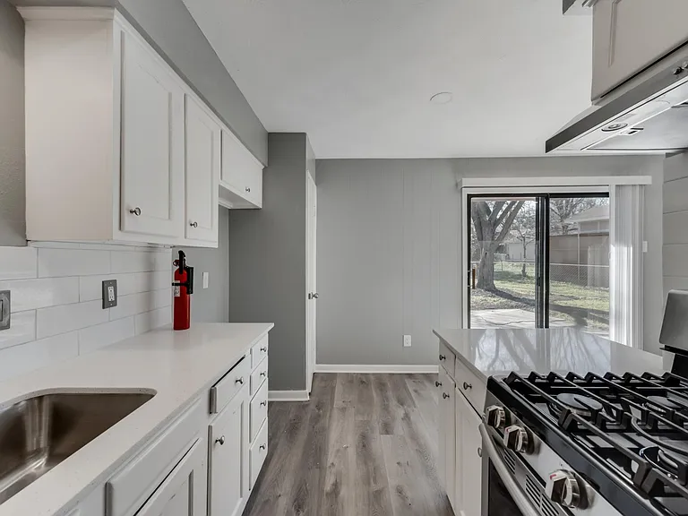 2322 English Dr — Photo 7