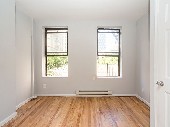 5th image of 324 W 49th St APT 4FW