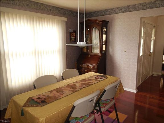 5th image of 598 Cynthia Ct