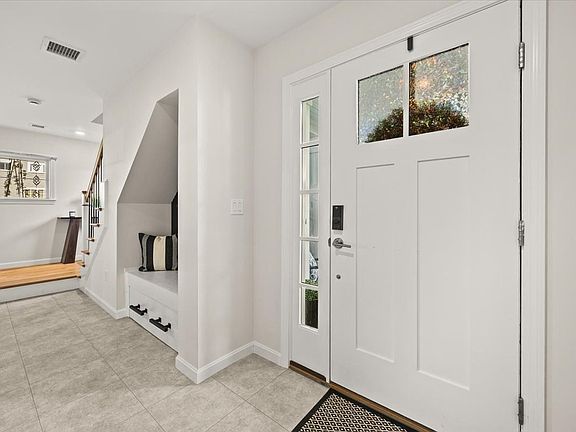 4th image of 18 Oxbow Rd #12-1