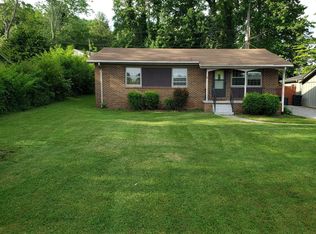 424 Lakeview Estate Rd, Hendersonville, NC 28792