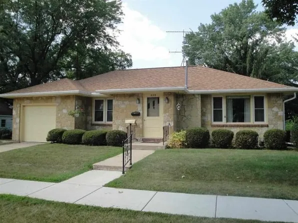235 1st St, Prairie Du Sac, WI 53578