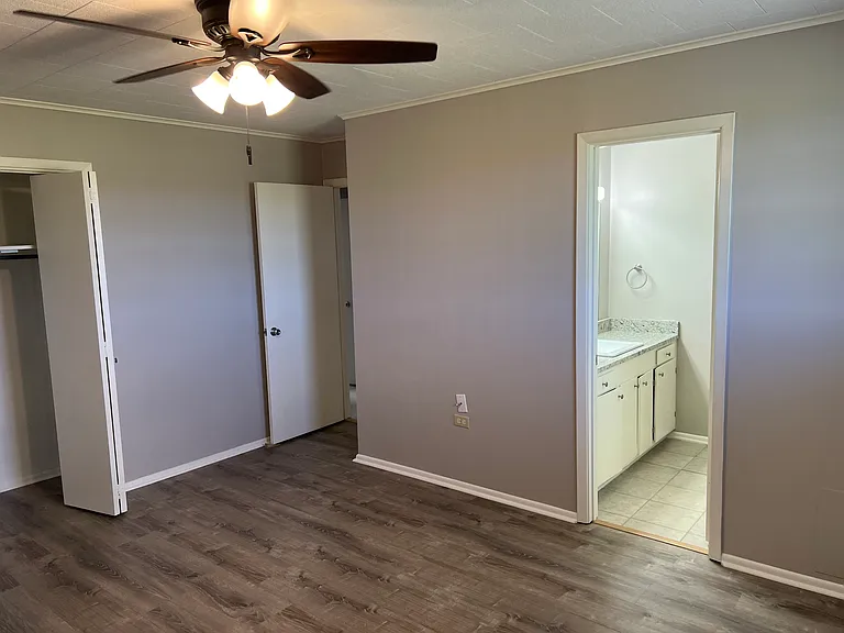 1131 Louise St — Photo 26