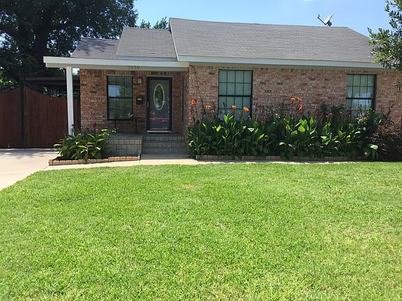3rd image of 2329 Chandler Dr E