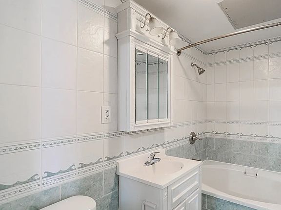 5th image of 327 Kosciuszko St #2G