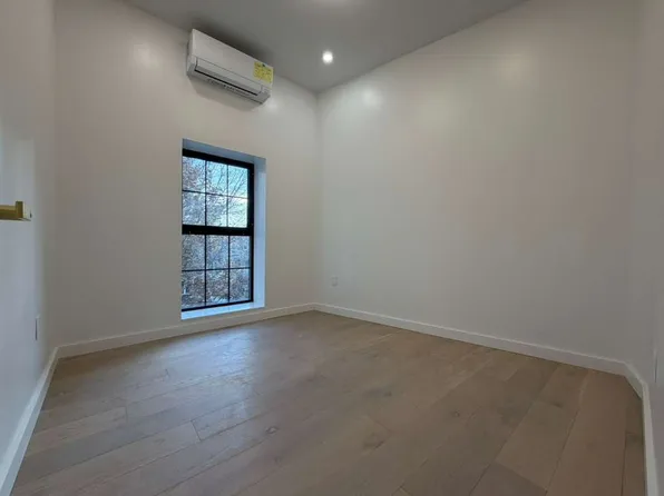 362 Rochester Avenue image 8 of 11