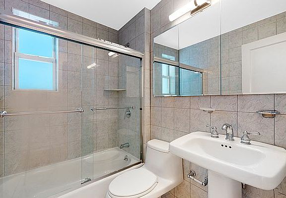 4th image of 50 E 78th St APT 10D