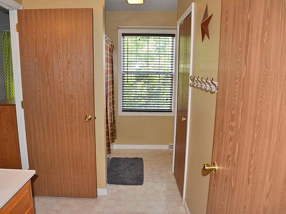 4th image of 68 Chelmsford Dr