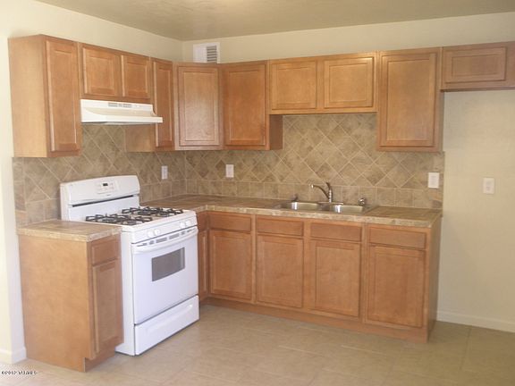 3rd image of 826 W Calle Colado