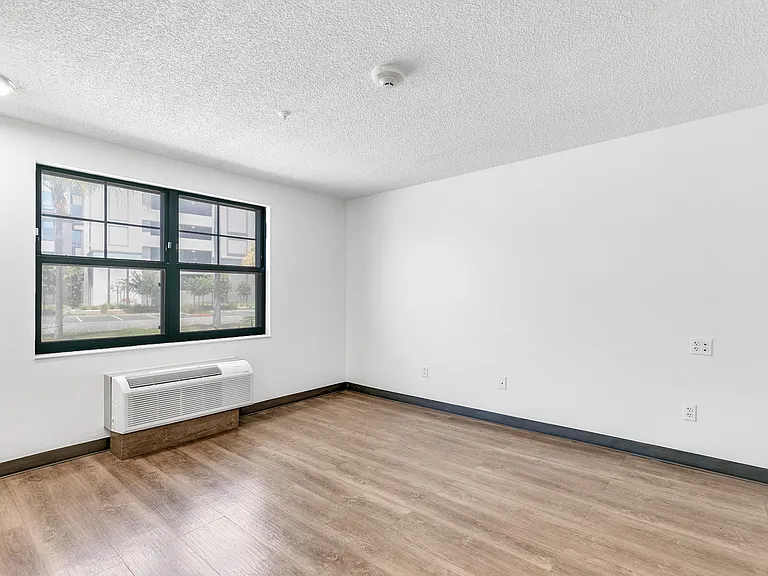1031 N Link — Photo 4