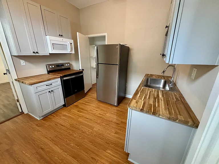 2923 Banks St — Photo 10