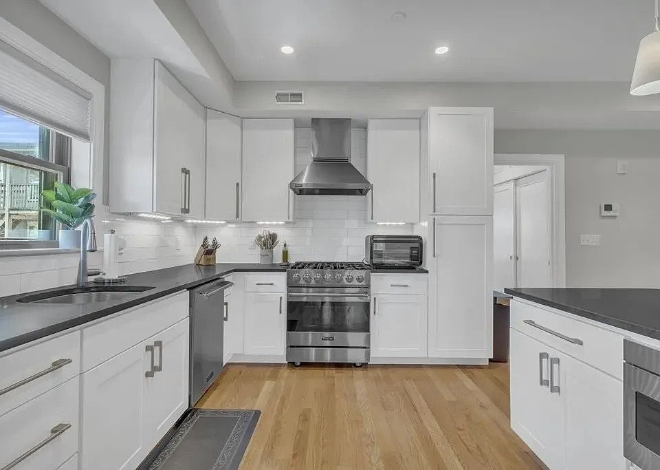 1st image of 24 Rawson St #3