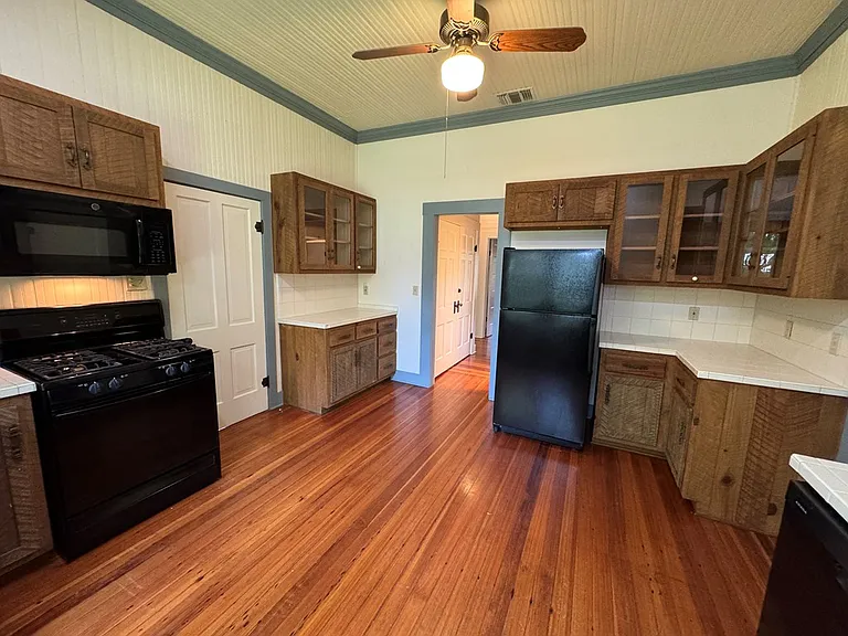 509 W Creek St — Photo 16