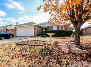 609 Steerman Ct, Saginaw, TX 76179