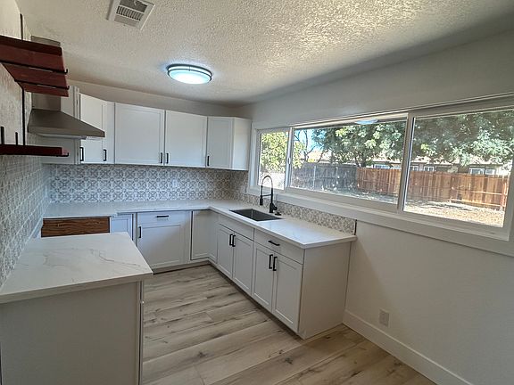 5th image of 1132 W 7th St