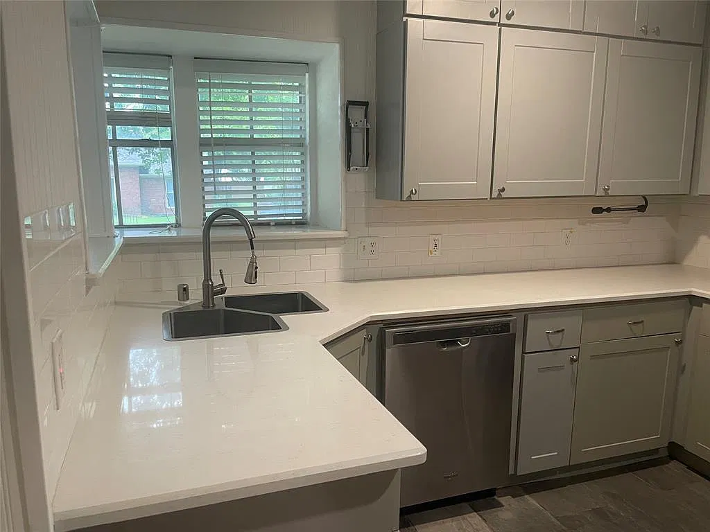 3 bed, 3.0 bath, 2597 sqft, $3,000 — Photo 4
