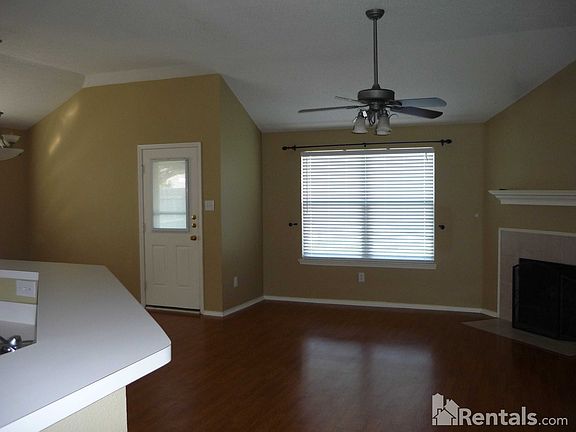 5th image of 11012 Briaroaks Dr