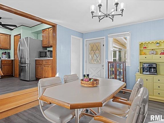 4th image of 2100 E Hood St