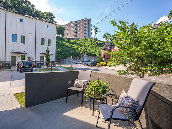 5th image of 724 W Bell Ave #118