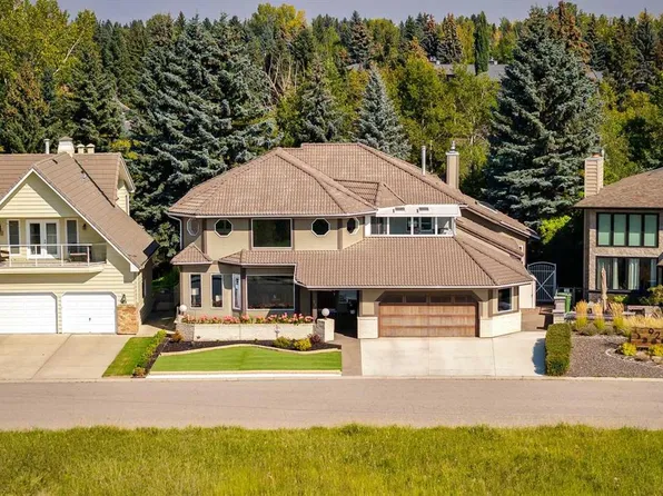 88 Woodacres Dr SW, Calgary, AB T2W 4Z8