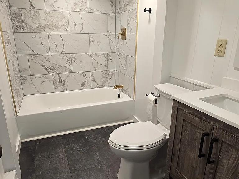 400 W Main St #9 — Photo 3