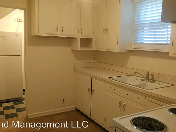 2nd image of 1220 1/2 Custer Ave
