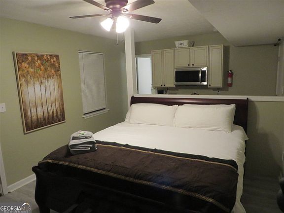 5th image of 3000 Creel Rd