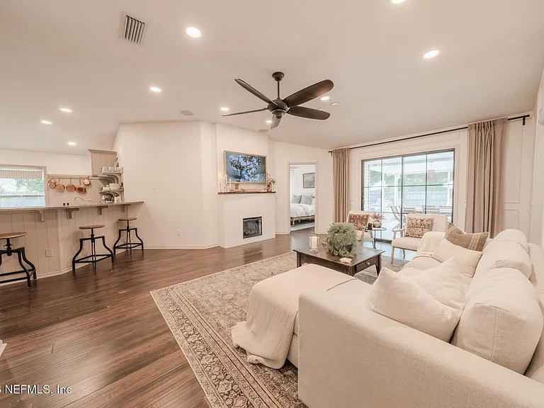 511 Chancellor Dr E — Photo 19