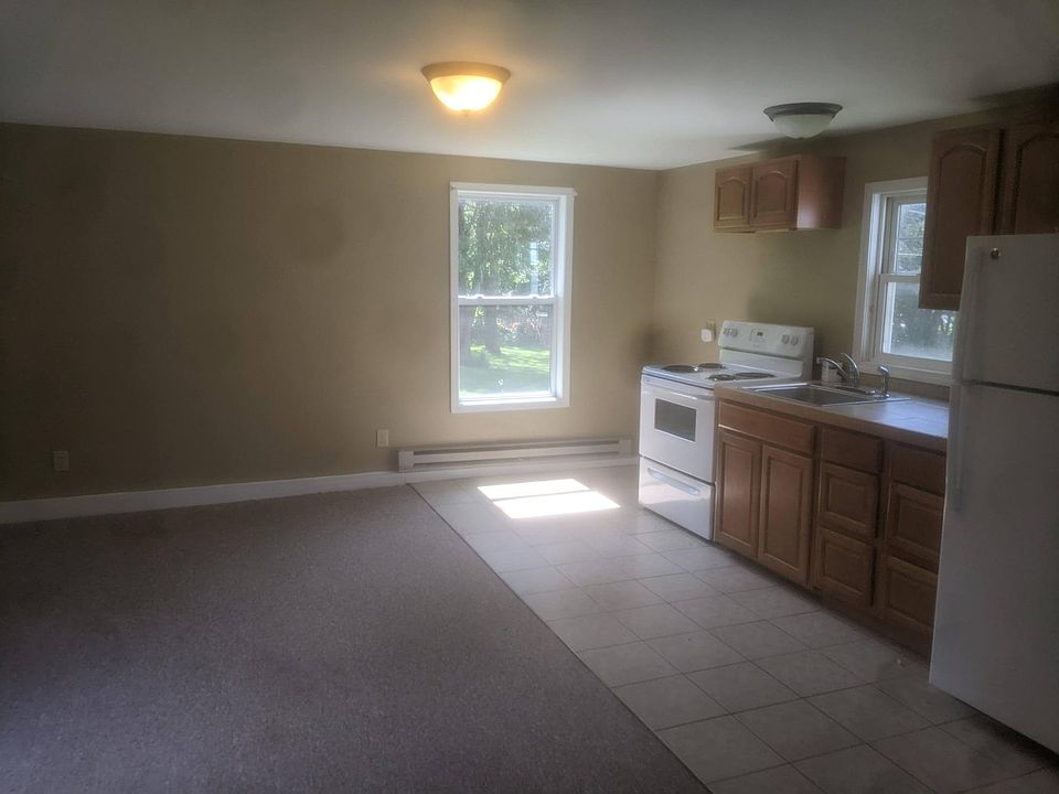 1st image of 122 E Main St