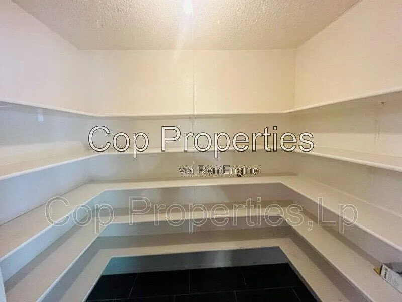 3 bed, 2.0 bath, 2140 sqft, $1,795 — Photo 4