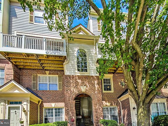 2nd image of 1725 Kingsgate Ct Unit 301