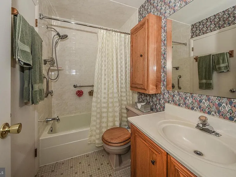 220 Payne Ct — Photo 13